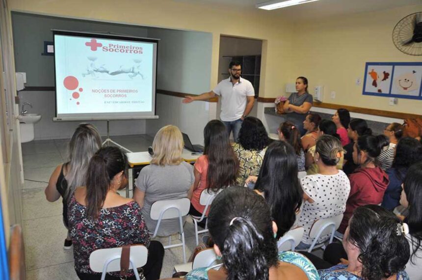 Servidores da Educação recebem instruções sobre primeiros socorros