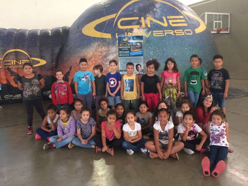 Escolas municipais recebem Planetário Itinerante