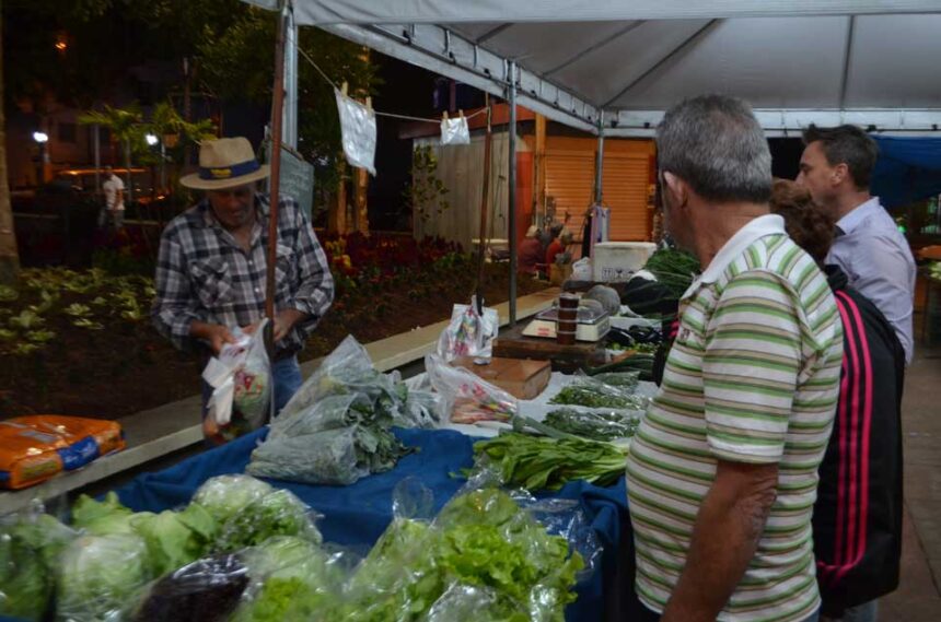 1ª Feira Noturna de Santo Antônio de Posse é inaugurada