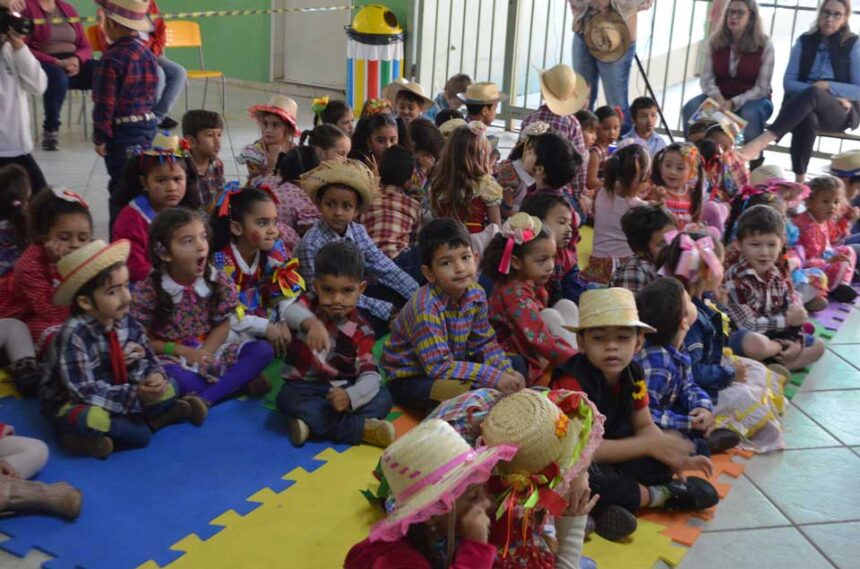 Rede Municipal de Ensino realiza comemoração junina