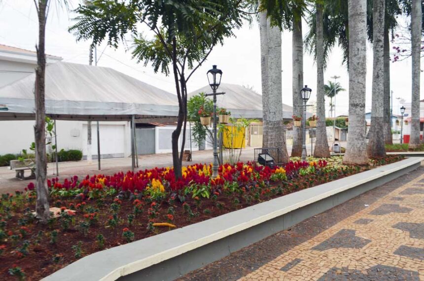 Prefeitura finaliza obras na Praça da Matriz
