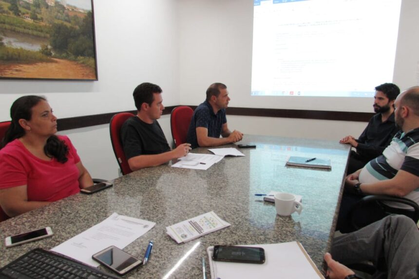 Diretivas do Programa Município VerdeAzul são apresentadas em reunião do COMDEMA