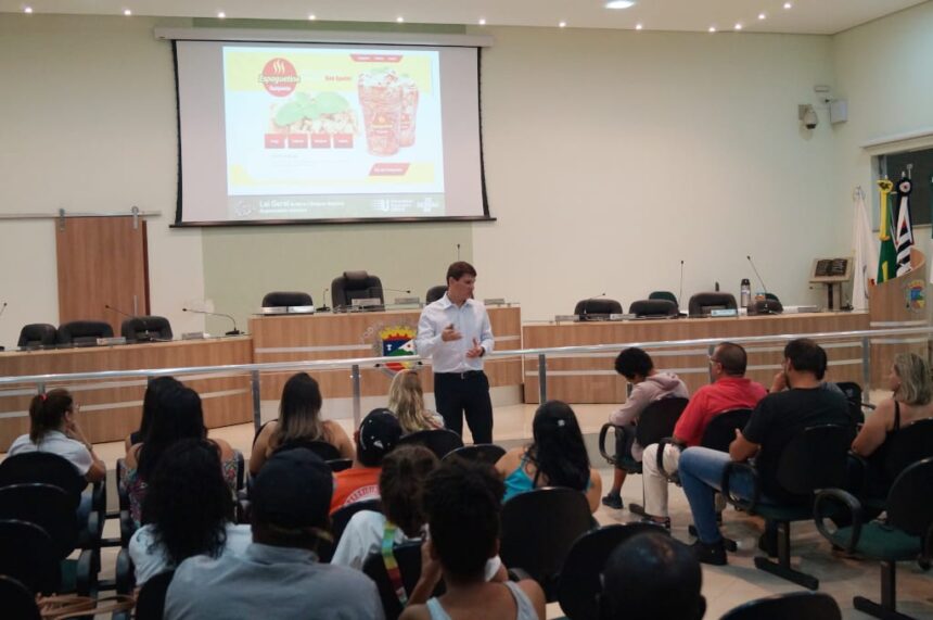 Palestra discutiu formalização e valorização com empresários e comerciantes possenses