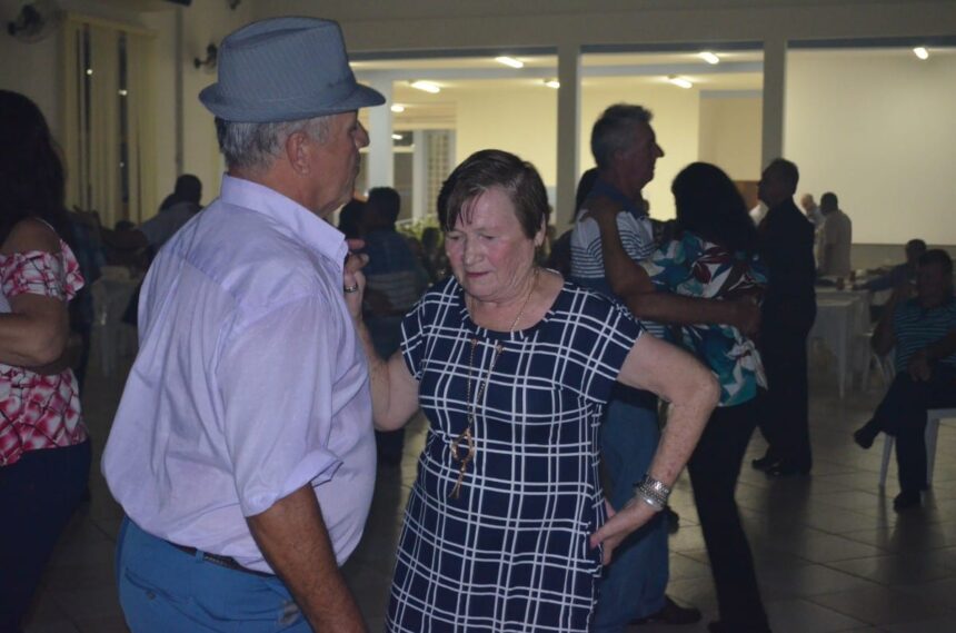 Baile da Terceira Idade animou a noite do sábado, dia 27