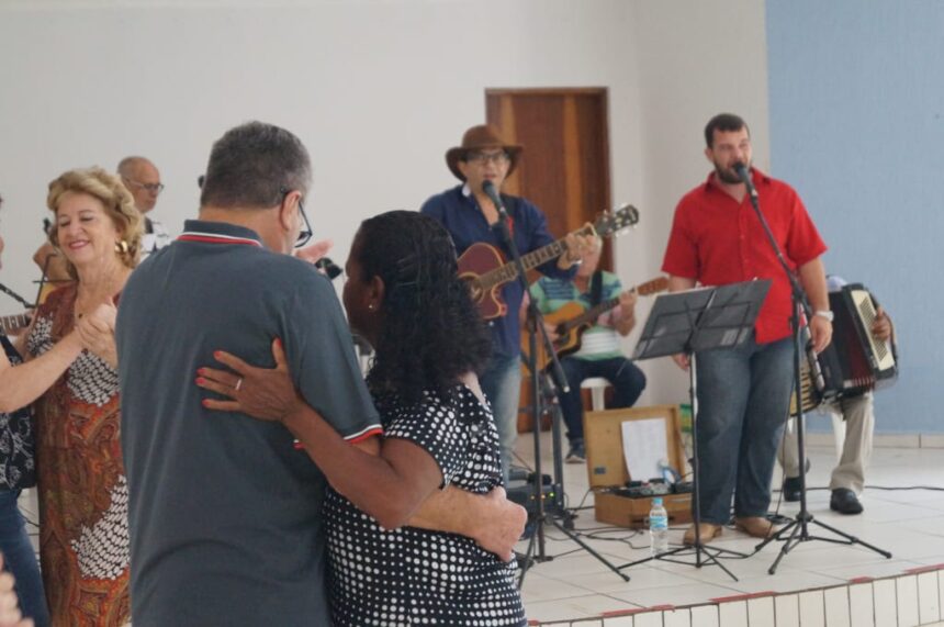 Baile da Terceira Idade dá início ao mês de comemorações do “Dia do Idoso” no município