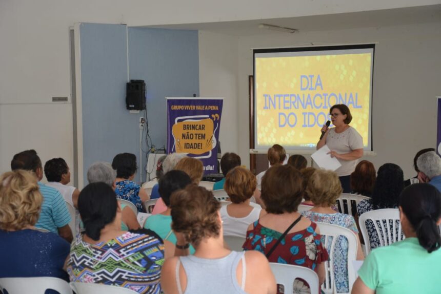 Tarde de homenagens marca comemoração ao Dia do Idoso