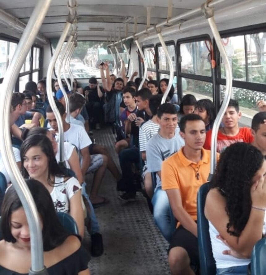 Mais uma vez, Prefeitura leva estudantes para prestarem o último dia de provas do ENEM