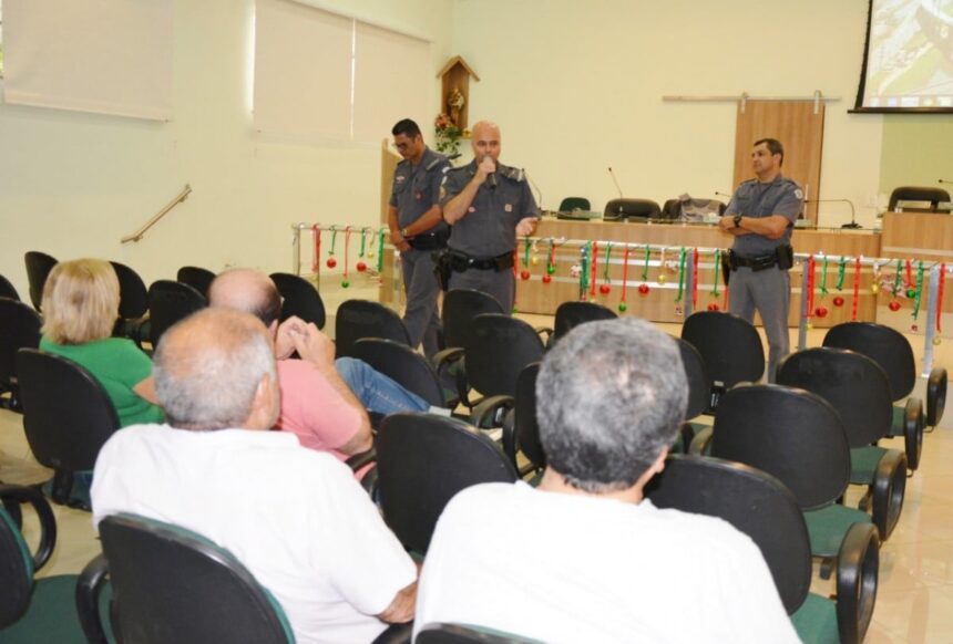 PM discute dever e responsabilidade com munícipes em reunião do “Vizinha Solidária”