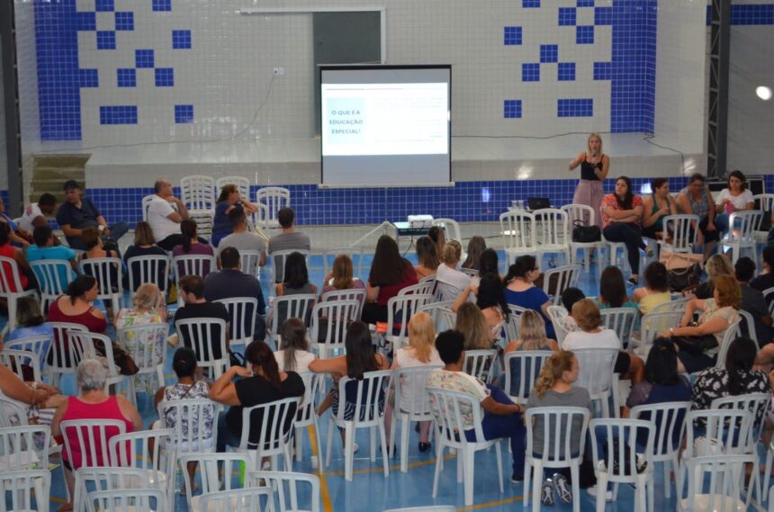 Professores participam de formação para início do ano letivo 2019