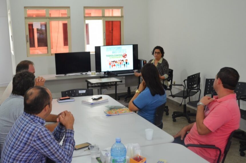 Vigilância Epidemiológica realiza encontros para discutir combate à dengue