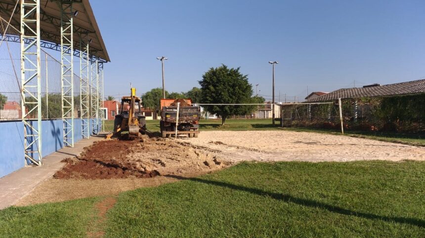 Prefeitura inicia revitalização de quadra de areia do Ginásio Municipal