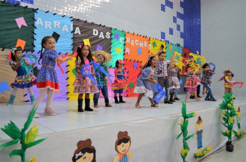 Alunos da rede municipal se apresentam no Arraiá das Creches