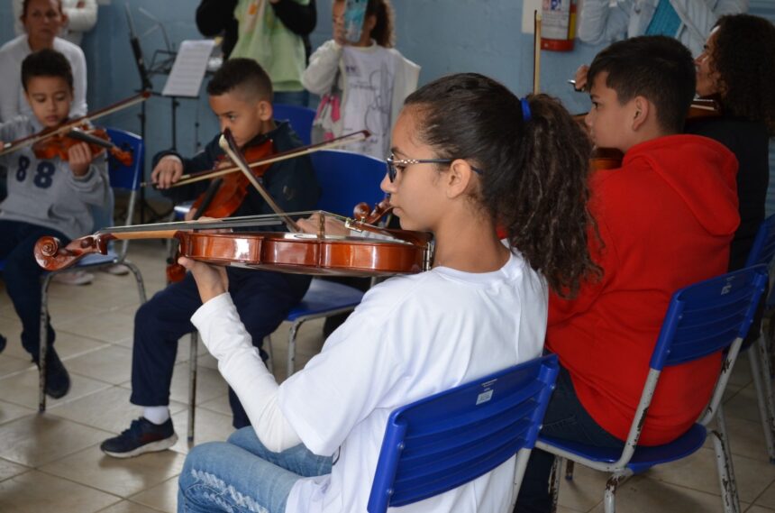 Alunos participam de apresentação de encerramento de semestre do projeto Formando Spallas