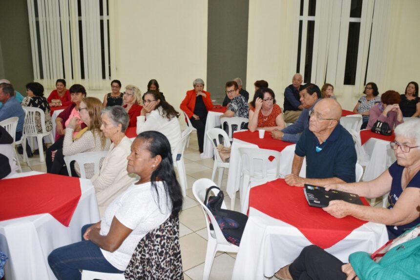 Grupo “Viver Vale a Pena” comemora Dia dos Pais com um jantar