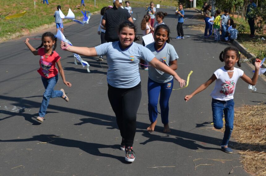 Alunos da EMEF Mary Rosa comemoram o Dia do Folclore