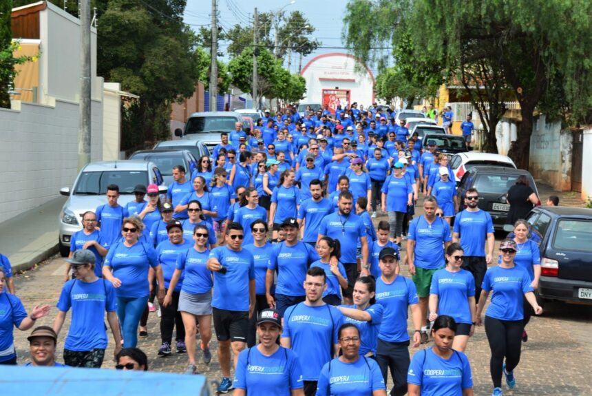 Caminhada Cooperatividade 4k é sucesso no município