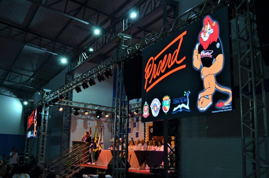 Com muita animação, alunos do 5º ano se formam no Proerd