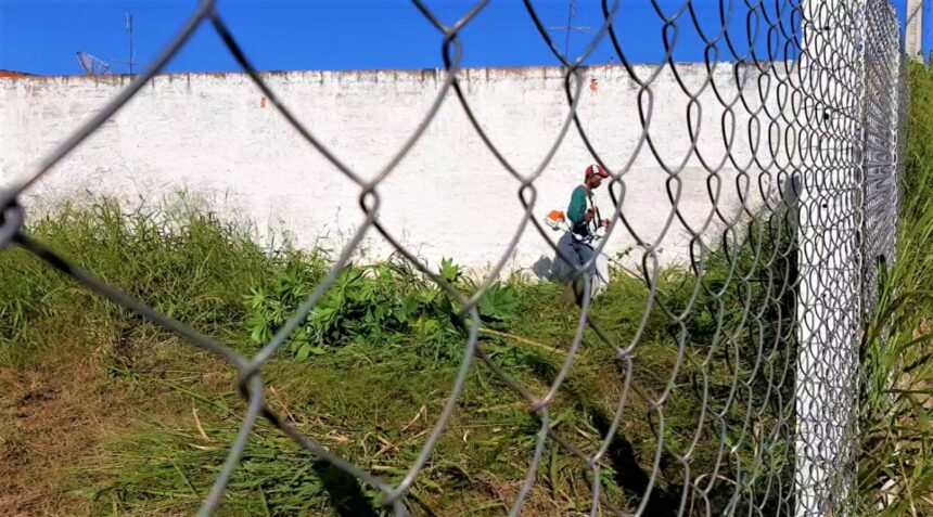 Mutirão de roçagem tem início no município