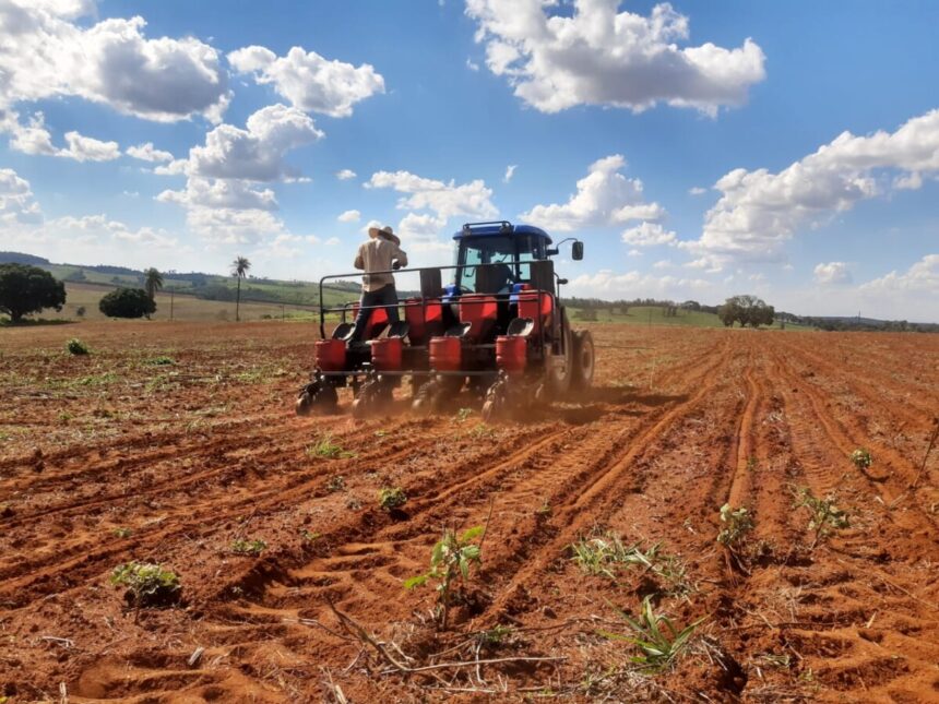 Programa Patrulha Agrícola através do Departamento de Agricultura e Meio Ambiente