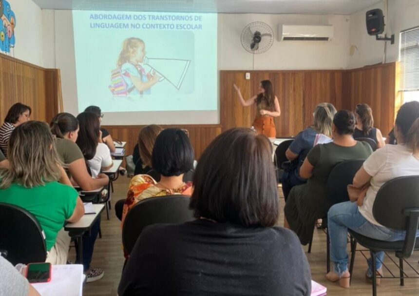 Coordenadores pedagógicos recebem capacitação para identificar dificuldades auditivas, de linguagem e de fala dos alunos