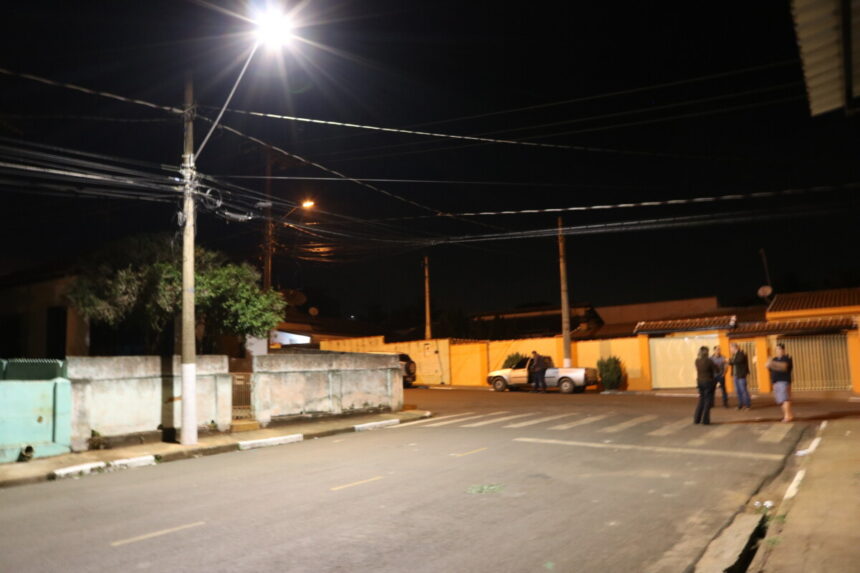 Prefeitura avança na modernização da iluminação pública com substituição de lâmpadas comuns por LED