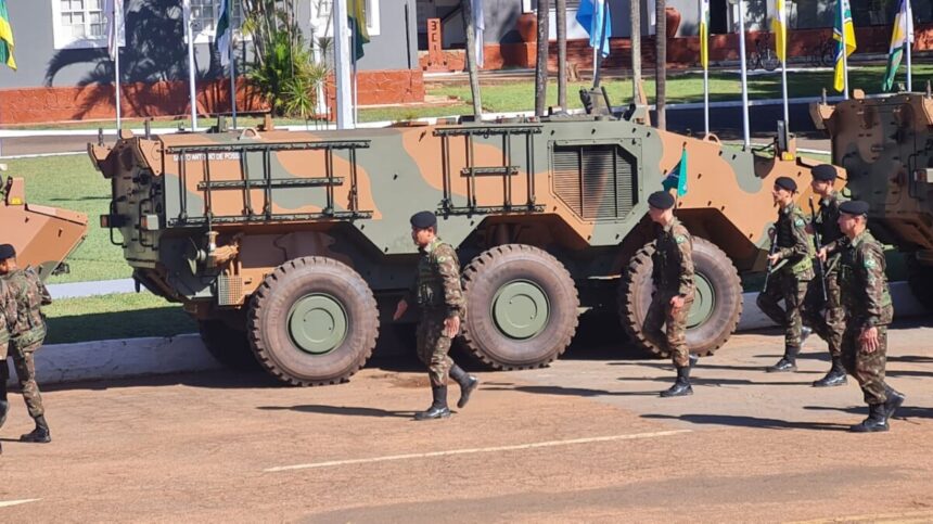 Blindado do exército é batizado com o nome de Santo Antônio de Posse