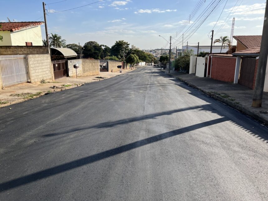 Asfalto novo em 14 ruas de diferentes bairros da cidade