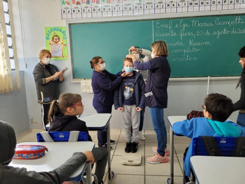Profissionais da Saúde promovem ações de pesagem nas escolas