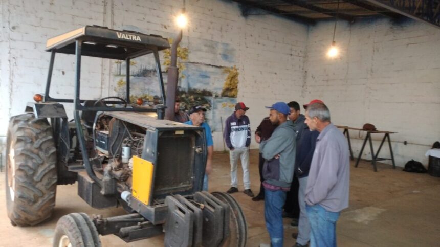 Curso de operação e manutenção de tratores agrícolas
