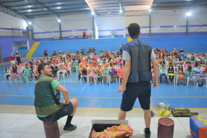 Semana da Criança é comemorada com espetáculo para alunos da rede pública de ensino