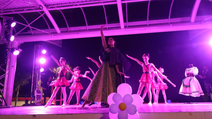 Espetáculo Frozen lota Praça da Matriz; Evento integra a programação do Natal Luz 2022