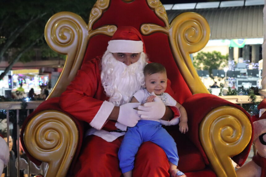 Chegada do Papai Noel marca início do Natal Luz