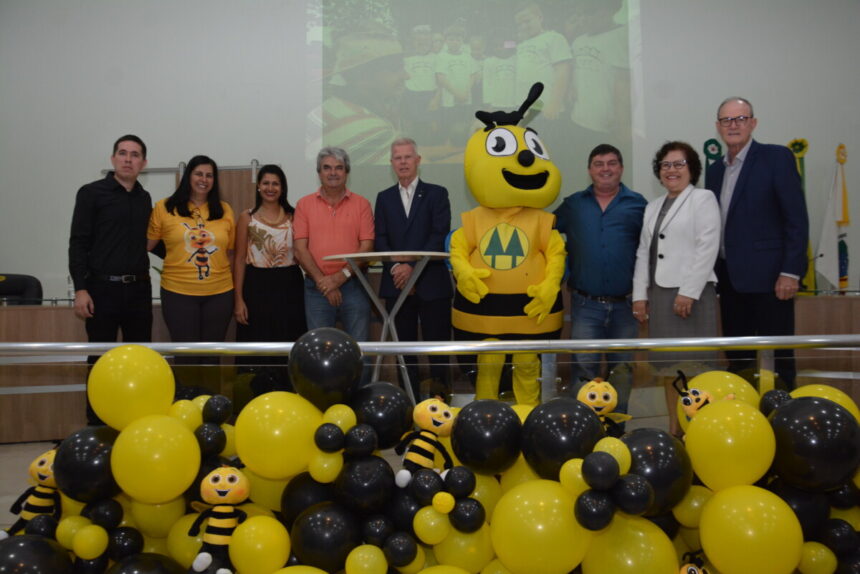 Prefeitura firma parceria com Sicredi para projeto na educação