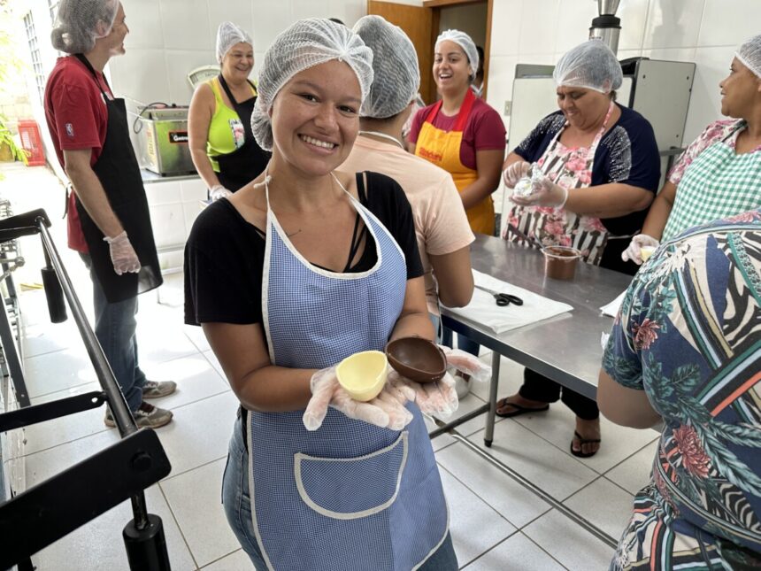 Prefeitura e SEBRAE capacitam 23 alunas a produzir ovos de páscoa