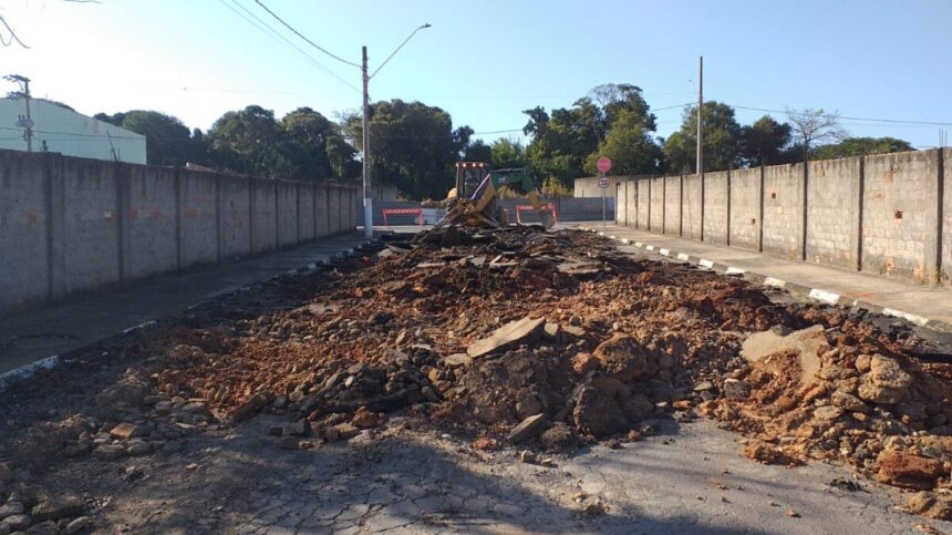 Início da reforma e pavimentação do trecho da Rua Dr. José Pereira Machado