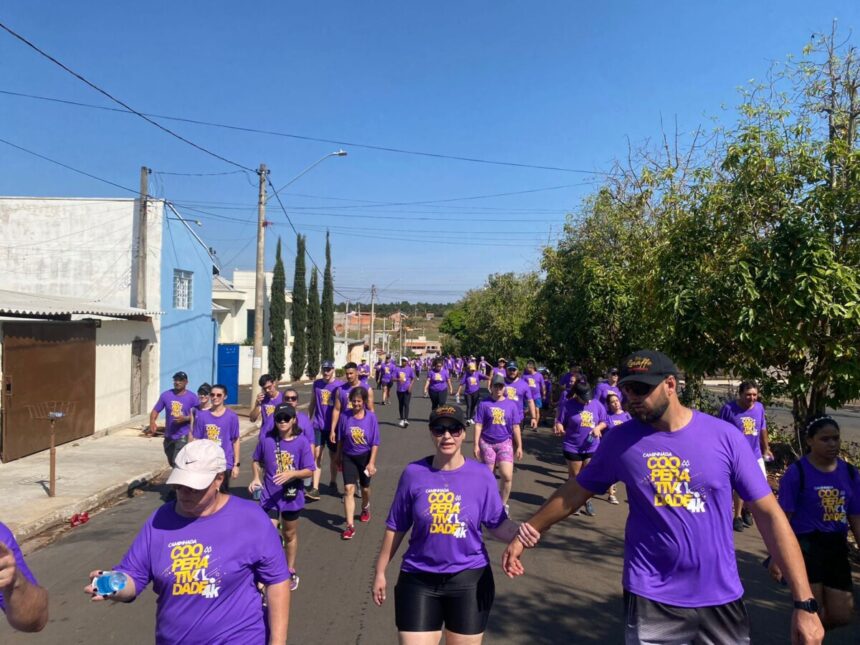 Caminhada Cooperatividade 4k 2023 reúne 480 participantes e arrecada mais de 500 kg de alimentos
