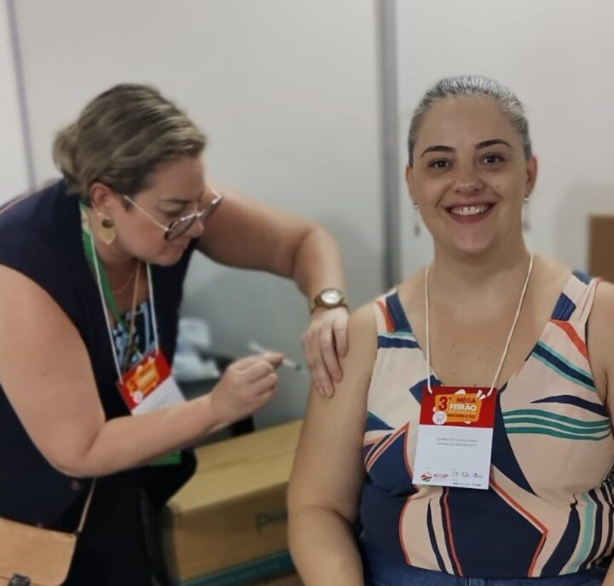 Dia D de Multivacinação leva famílias aos postos para atualizar a caderneta de vacinação