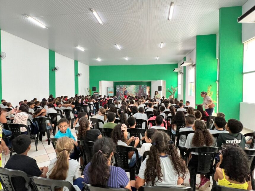 Peça teatral une diversão e conscientização ambiental