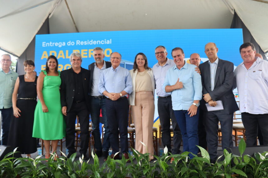 144 famílias recebem as chaves da tão sonhada casa própria