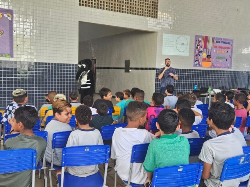 Alunos da rede pública recebem orientações sobre a dengue