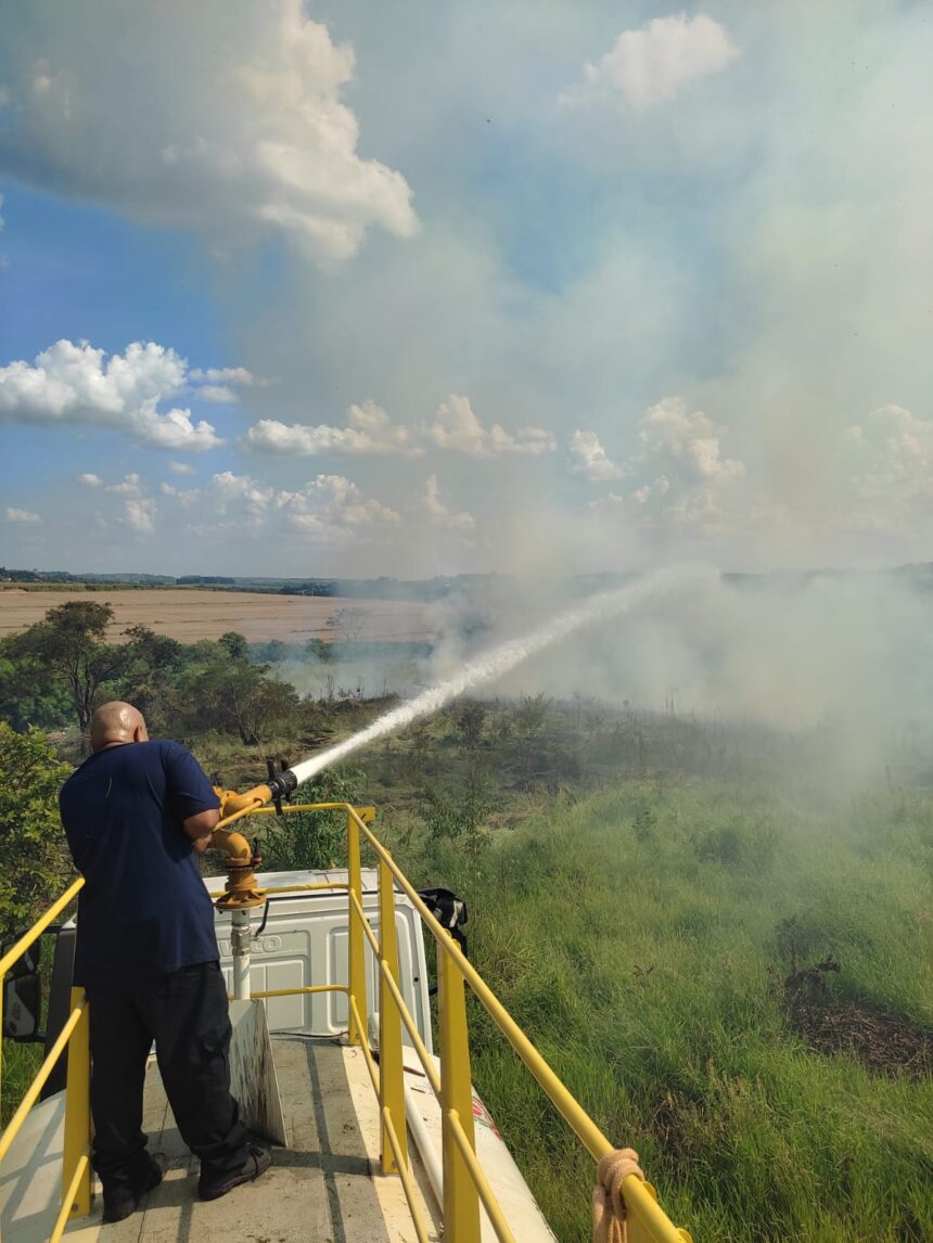 Brigada de incêndio da GCM combate incêndios em diferentes regiões da cidade