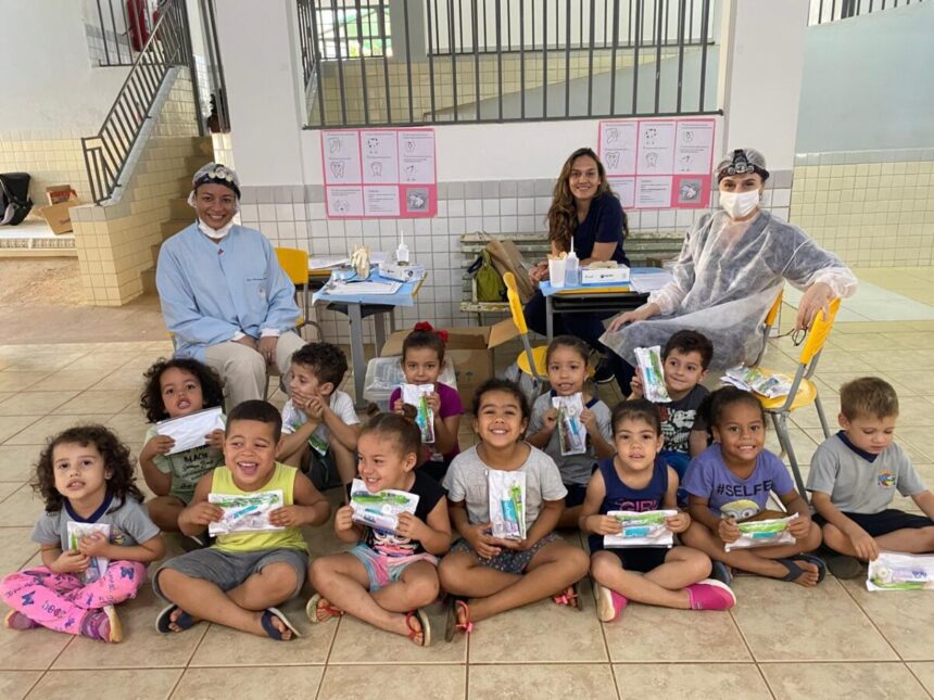Ação bucal atende alunos da rede municipal de ensino e da APAE