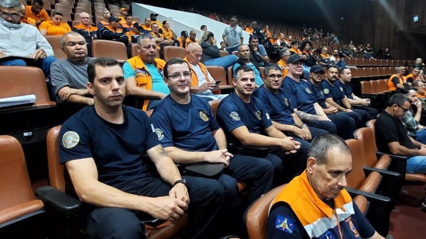 Guardas Municipais participam de capacitação em combate a incêndios em vegetação