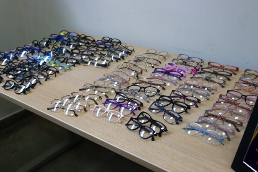 Fundação Arnaldo Comisso e Lions Clube realizam ação que vai entregar óculos gratuitos para estudantes
