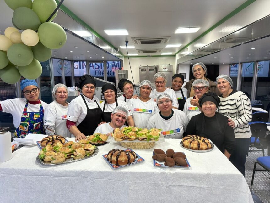 Com presença do governador do Estado, formandos de Santo Antônio de Posse participam de cerimônia da Carreta de Capacitação neste sábado