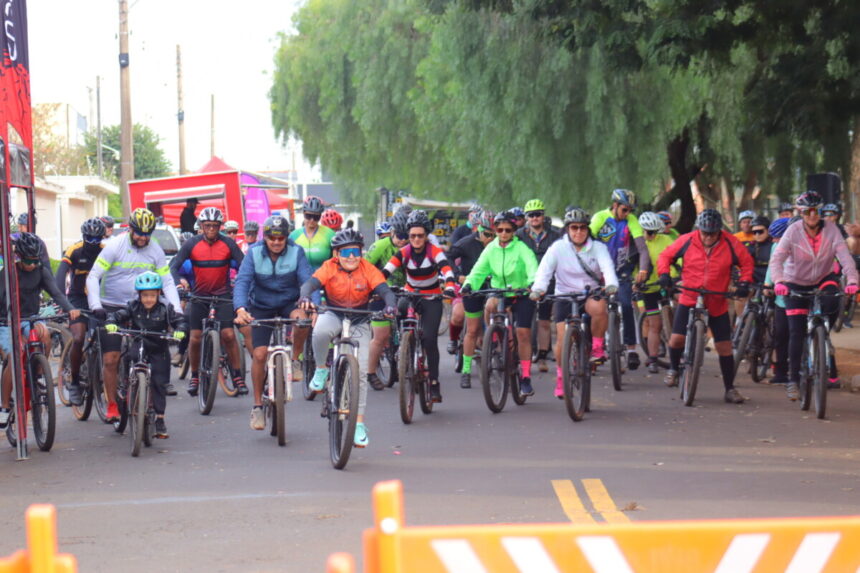Pedal Solidário reúne mais de 100 pessoas em manhã de esporte, solidariedade e integração