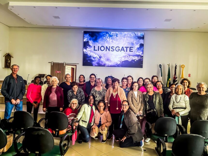 Tarde de Cinema na Câmara reúne grupo da Terceira Idade com muita animação e emoção