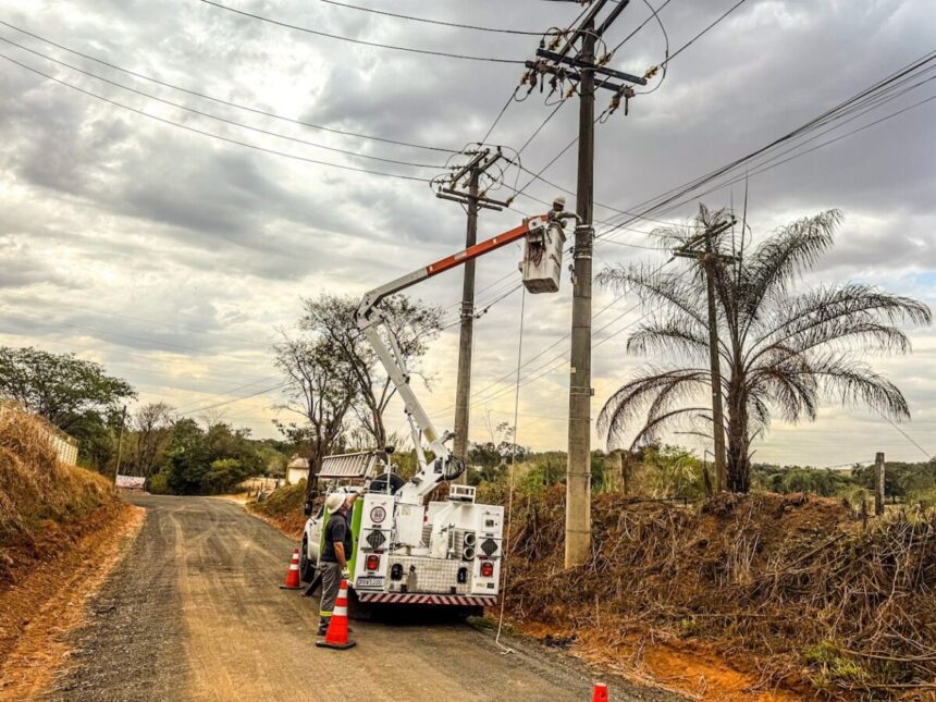 Prefeitura inicia iluminação na Estrada dos Martins e trecho do Matadouro